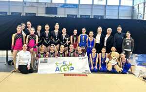 Et, bien sûr..... la photo de groupe indispensable :)
Bravo à toutes les filles !!