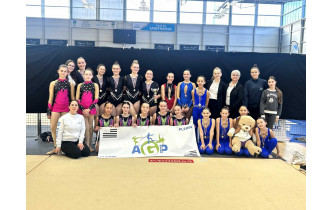 Et, bien sûr..... la photo de groupe indispensable :)
Bravo à toutes les filles !!