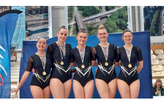 Médaille d'or : ensemble fédéral A TC : Anouck, Maëlys, Elodie, Anaïs et Justine.