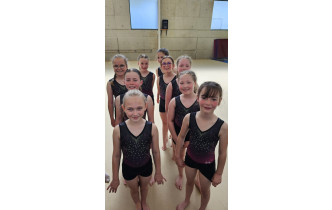 Eva, Soline, Suzon et Colombe (à gauche) 4ème Fédéral B 10 / 11 ans et Taïs, Anouck, Ninon, Lola et Méline 8ème Fédéral B 10 / 11 ans