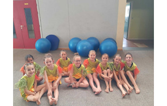 Nos toutes jeunes gymnastes impatientes de participer au spectacle de 16h00